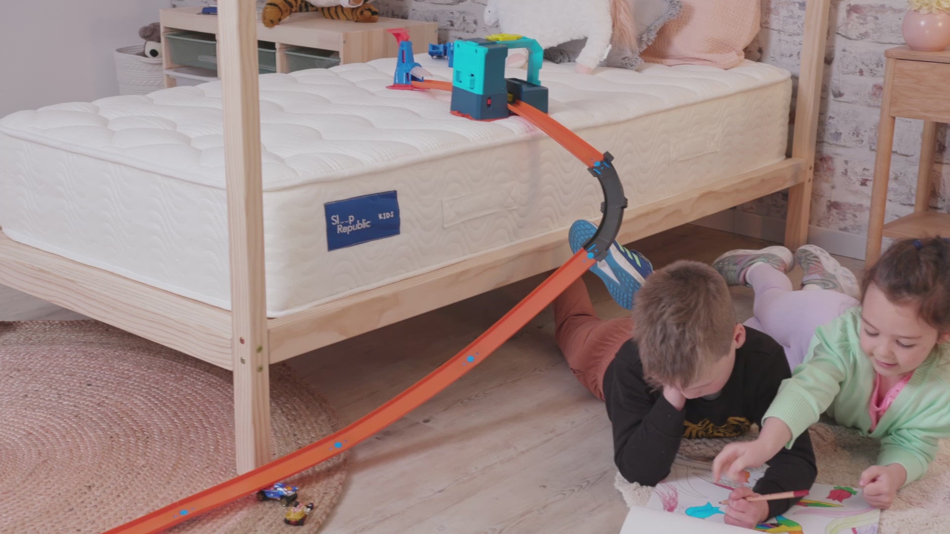 Load video: Sleep Republic Kids Mattress